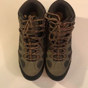 Rugged Outback hiking boots in brown + black